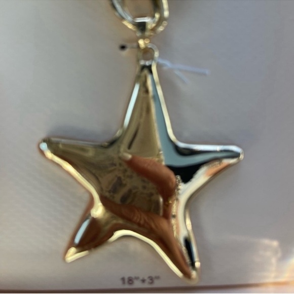 STAR!!! Gold tone link necklace!! New in box - Picture 4 of 4